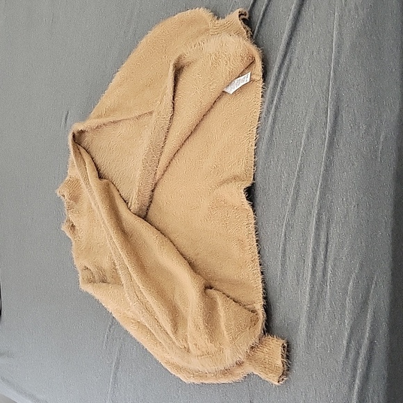 Tan sweater - Picture 2 of 5